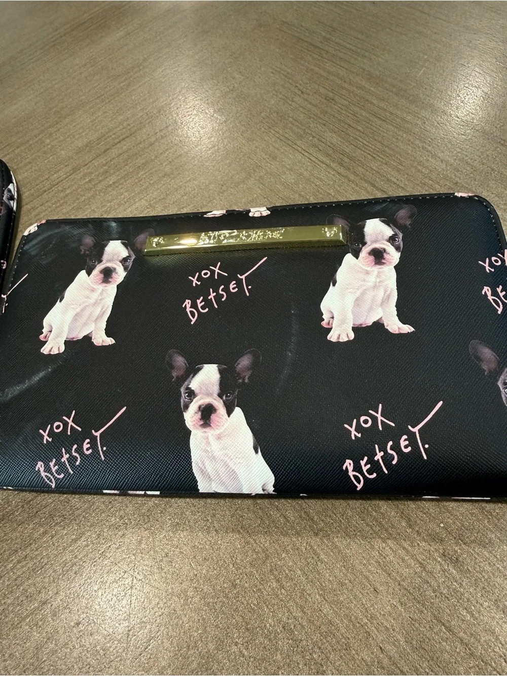 Betsey Johnson French Bull Dog Wristlet Wallet Gold Logo Bar removable strap
